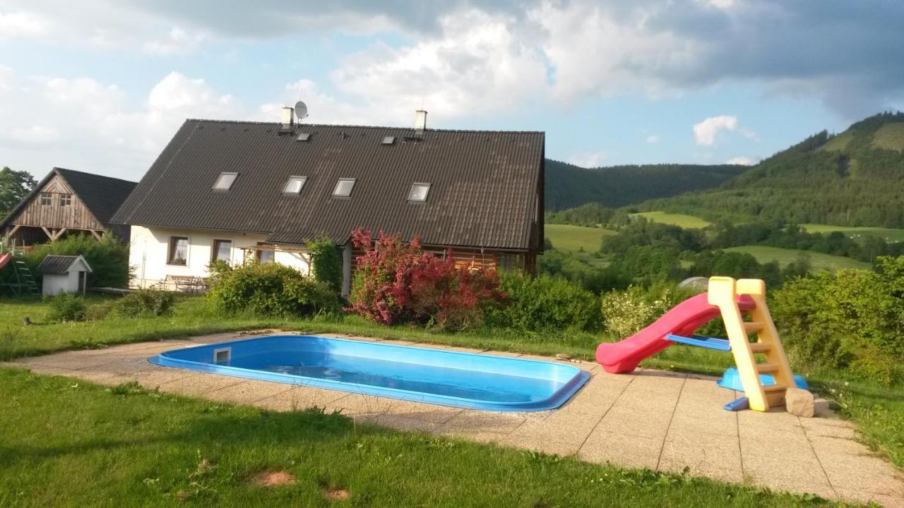 Apartman V Chaloupce Na Vrsku Bernsdorf Zewnętrze zdjęcie