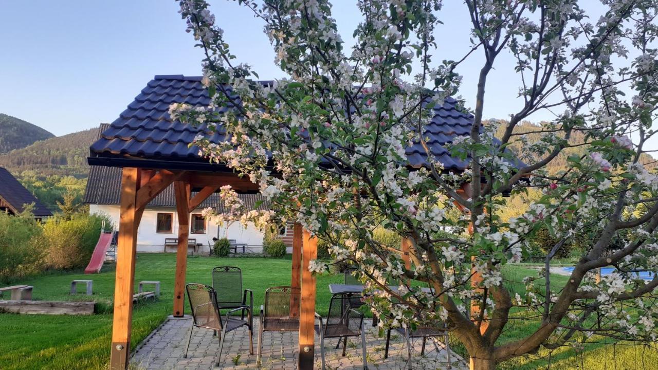 Apartman V Chaloupce Na Vrsku Bernsdorf Zewnętrze zdjęcie