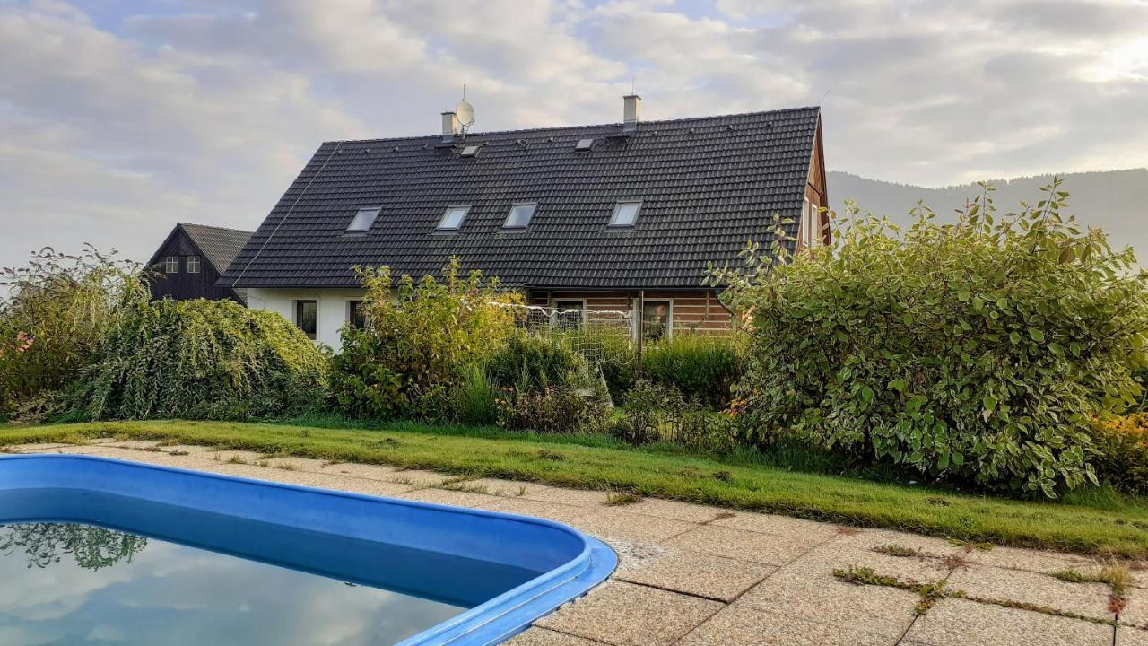Apartman V Chaloupce Na Vrsku Bernsdorf Zewnętrze zdjęcie