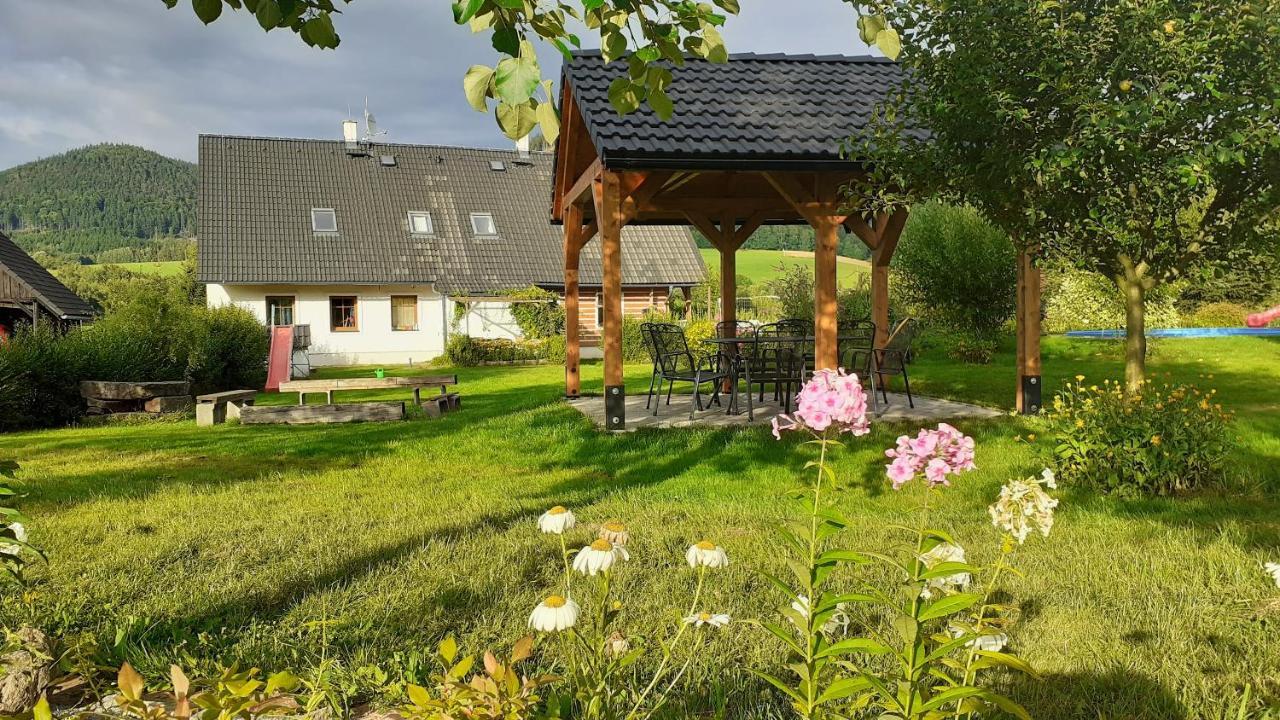 Apartman V Chaloupce Na Vrsku Bernsdorf Zewnętrze zdjęcie